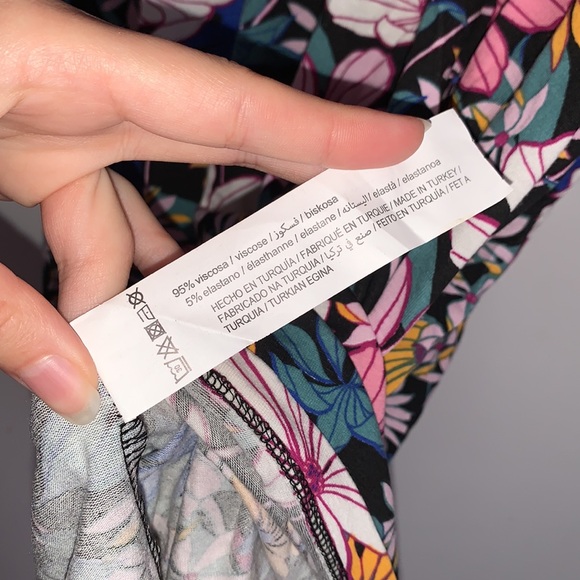 Lefties Floral V Neck Dress Size small NEW - Picture 4 of 5